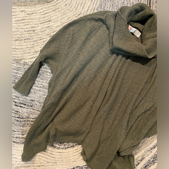 FP BEACH Cowl Neck Swing Waffle Top with Split Back - Picture 5 of 5